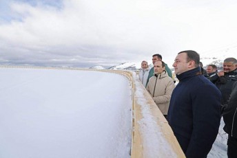 premier-ministrma-irakli-RaribaSvilma-bakurianSi-didvelis-tba-da-satumbi-Senoba-nageboba-daaTvaliera