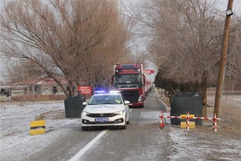 35-wlis-ganmavlobaSi-pirvelad-TurqeTma-somxeTTan-sazRvari-humanitaruli-daxmarebis-misaRebad-gaxsna