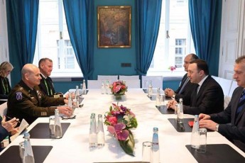 premier-ministri-irakli-RaribaSvili-evropaSi-mokavSire-Zalebis-umaRles-sardals-aSS-is-evropuli-sardlobis-meTaurs-general-kristofer-kavolis-Sexvda
