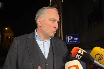 viqtor-yifiani-Jurnalists-Tu-mekiTxebiT-batoni-ivaniSvilis-kavSirebze-putinTan-ruseTTan-da-kremlTan-CavTvaloT-es-SekiTxva-rogorc-iumoristuli-CanarTi---SegiqebT-iumoris-grZnobas