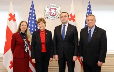 premier-ministrma-irakli-RaribaSvilma-aSS-is-senatorebTan-saqarTvelosa-da-aSS-is-partniorobis-Sedegad-sxvadasxva-sferoSi-miRweuli-progresi-ganixila