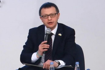 andrei-kasianovi---ukrainuli-droSebi-romlebic-saqarTveloSi-qarTuli-droSis-gverdiTaa-aRmarTuli-aris-solidarobis-dasturi-rac-sisxliani-putinis-winaaRmdeg-gvaerTianebs