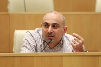 aleqsandre-raqviaSvili-unda-vipoviT-gza-rogor-aRar-vilaparakoT-mixeil-saakaSvilze-da-aRar-gavifuWoT-urTierToba-arc-ukrainelebTan-arc-evropelebTan