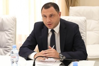 giorgi-amilaxvari-xatia-dekanoiZeze-es-kanoni-aris-pirdapir-amerikuli-analogis-Targmani-da-rogor-mesijs-avrcelebs-rom-TiTqos-prorusuli-Tu-rusuli-kanonis-versiaa