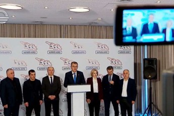 xalxis-Zala-erTi-versiiT-amerikelebs-saakaSvilis-gareT-gaSveba-axali-omis-dasawyebad-SeiZleba-undodeT-Tumca-faqtia-saakaSvili-imijurad-dRes-kidev-ufro-metad-aris-dazianebuli-vidre-Tundac-cixeSi-Sesvlamde-iyo