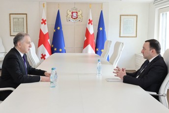 premier-ministri-irakli-RaribaSvili-latviis-respublikaSi-saqarTvelos-axladdaniSnul-elCs-Sexvda