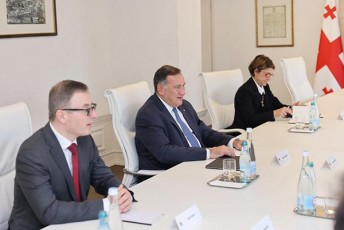evropis-olimpiuri-komitetis-prezidenti-saqarTvelos-premier-ministrs-sporti-uyvars-mas-bevri-ram-aqvs-gakeTebuli-sportisTvis-da-kvlavac-bevrs-gaakeTebs