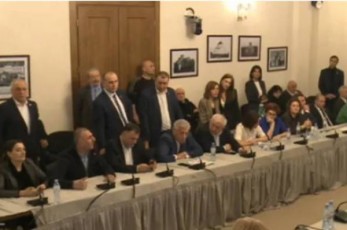 parlamentis-orma-komitetma-ew-agentebis-Sesaxeb-wardgenil-kanonproeqtebs-mxari-dauWira