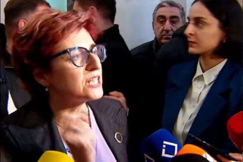 xaTuna-samniZe-parlamentis-Tavmjdomaris-oTaxidan-Zalis-gamoyenebiT-gamogvagdes