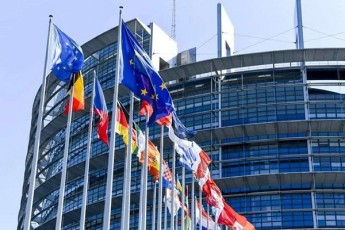 EPP-is-jgufis-evroparlamentarebi-mowodebiT-gamovdivarT-aSS-is-ucxouri-agentebis-registraciis-aqtis-FARA-evropuli-ekvivalenti-Seiqmnas