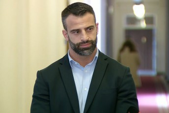 miuxedavad-imisa-rom-Cemi-wina-kariera-saqarTvelos-droSis-tarebas-Sevalie-rogorc-CrdiloeTSi-aseve-aRmosavleTsa-da-dasavleTSi-Cemken-da-Cemi-kolegebisken-didi-talaxi-isroles---manqana-romelic-Cvens-winaaRmdeg-muSaobs-Zlieria-da-samuSao-bevria