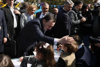 premier-ministrma-marneulSi-azerbaijanel-Tanamoqalaqeebs-novruz-bairamis-dResaswauli-miuloca