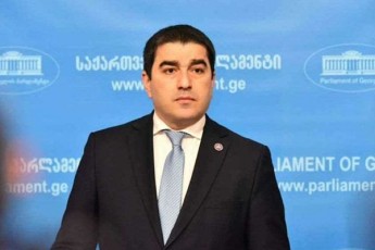 Salva-papuaSvili-eTikis-pirveli-sakiTxia-rom-politikas-araferi-esaqmeba-auditoriaSi-rogorc-leqtoris-ise-studentis-mxridan