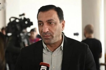 levan-beJaSvili-qarTul-ocnebas-vurCevdi-cecxlTan-TamaSs-Tavi-daanebon-da-daiviwyon-ew-agentebis-Sesaxeb-kanonproeqtze-fiqri