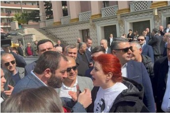 baTumSi-nacionaluri-moZraobis-wevrma-xaTuna-beriZem-qarTuli-ocnebis-wevr-giorgi-giorgaZes-xeli-gaartya
