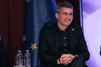 mamuka-mdinaraZe-giorgi-vaSaZis-gancxadebebi-absoluturad-araadekvaturia-ejibreba-omis-partias-nacmoZraobas-da-unda-radikalizmSi-ajobos