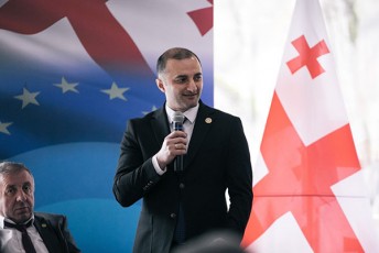 qarTuli-ocnebis-Suaxevis-raionul-organizacias-Suaxevis-municipalitetis-meri-omar-takiZe-uxelmZRvanelebs