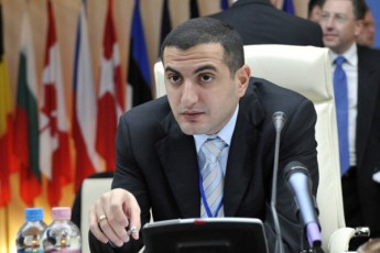 daviT-kezeraSvili-evropul-saqarTvelos-mxars-vuWerdi-Tumca-partiis-Sedegebi-qvemoT-modioda-da-xelmZRvanelobas-raRac-unda-Seecvala-nawilma-es-ar-miiRo-da-gabrazdnen