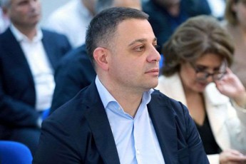 aluda-RuduSauri-daviT-kezeraSvilis-mxridan-moxda-pirdapiri-aRiareba-rom-Tu-vinme-am-qveyanaSi-oligarqia-namdvilad-Tavadaa