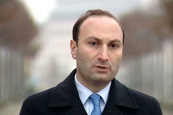 anri-oxanaSvili-viola-fon-kramonze-rogorc-Cans-depolarizacia-mas-esmis-molotovis-koqteilebis-srolad