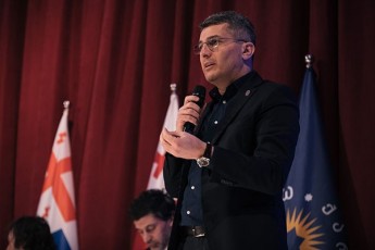 mamuka-mdinaraZe-radikalur-opoziciaze-maT-ar-undaT-statusis-miReba-Semdeg-amaze-revoluciis-mowyoba-sazogadoebaSi-mRelvareba-qaosi-da-xelisuflebis-cvlileba-meore-fronti-swored-es-iqneba-rusuli-saqme