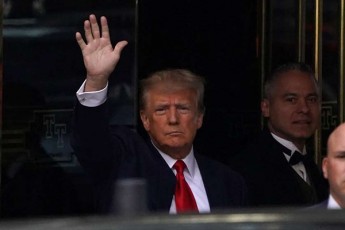 donald-trampi-niu-iorkis-sasamarTloSi-mivida-sadac-mas-brals-oficialurad-wauyeneben