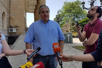 givi-TargamaZe-qarTul-ocnebas-yvelani-saTiTaod-naRdad-gadaikuzebiT-oTxze-da-darCenili-cxovreba-siamovneba-ar-mogakldebaT