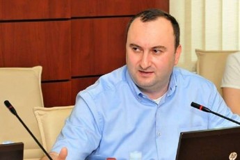 levan-murusiZe-aSS-is-mier-sanqciebis-dawesebaze-es-saqarTvelos-suverenitets-safrTxes-uqmnis-amitom-premier-ministri-saqmis-kursSi-unda-iyos-ra-Tavdasxmebi-xorcieldeba-amerikis-saelCos-mxridan