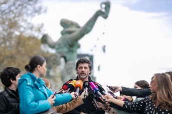 kaxa-kalaZe-adamiani-romelsac-evropaSi-mqonda-uzrunveli-cxovreba-qveynis-interesebis-gamo-politikaSi-movedi-ase-rom-sanqciebis-muqara-ar-maSinebs