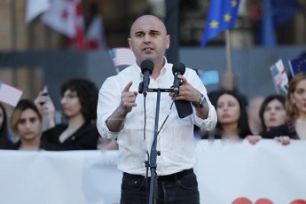 levan-xabeiSvili-erTxel-da-samudamod-am-qveyanaSi-unda-gairkves-vin-aris-namdvili-da-vin-TviTmarqvia-opozicia