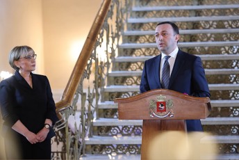 me-rogorc-mTavrobis-meTauri-da-mmarTveli-partiis-warmomadgeneli-srul-mxardaWeras-vucxadeb-yvela-mosamarTles-sasamarTlo-Cveni-mmarTvelobis-dros-gaxda-damoukidebeli-da-Tavisufali-rogorc-Sida-aseve-sxva-qveynebis-mxridan-Carevebisgan