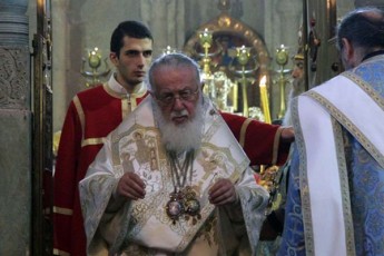 patriarqi-Tavisufleba-adamianma-SeiZleba-dakargos-ZalmomreobiT-da-mis-dasabruneblad-bunebrivia-unda-izrunos-magram-SesaZloa-adamianma-Tavisufleba-dakargos-cru-Tavisuflebis-saxeliT-da-sulier-monobaSi-aRmoCndes