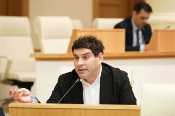 beqa-daviTuliani-nebismier-SemTxvevaSi-fuli-iqneba-kezeraSvilis-da-adamianebi-vinc-iq-muSaoben-ecodinebaT-rom-swored-pensionerebisgan-da-qarTveli-jariskacebisgan-moparuli-TanxiT-iReben-xelfass
