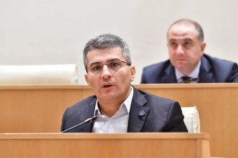 mamuka-mdinaraZe-keli-degnanis-sayofacxovrebo-davaSi-CarTvaze-amaze-dawvrilebiT-ar-visaubreb---seriozul-uxerxulobas-qmnis-raRac-sakiTxebi-rodesac-Cvens-megobar-qveyanas-da-mTavar-strategiul-partniors-exeba-saqme