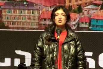 sofo-sixaruliZe-rodesac-Cems-Tanatolebs-vxedav-boroti-adamianebis-gverdze-guli-mtkiva-radgan-vxedav-rogor-iyeneben-maT-TavianTi-binZuri-saqmeebisTvis-minda-dasruldes-es-yvelaferi
