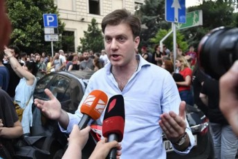 vato-SaqariSvili-evroparlamentSi-dagegmilia-namuSevrebis-gamofena-romlebzec-ieso-qriste-LGBTQ-adamianebTan-erTadaa-gamosaxuli--Seuqcevadad-mieqanebian-katastrofisken