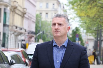 revaz-javeliZe-konferenciaze-gamosvlisas-premier-ministri-yuradRebas-gaamaxvilebs-Cveni-qveynisa-da-Cveni-erisTvis-Zalian-mniSvnelovan-Rirebulebebze