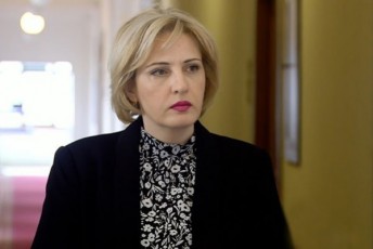 eka-sefaSvili-evroparlamentis-erT-erT-bolo-sesiaze-gavxdi-wevri-konservatorTa-jgufisa-romelic-iq-mesame-Zalaa-da-rogorc-evropaSi-aseve-mTeli-msoflios-masStabiT-dRiTidRe-Zalas-ikrebs
