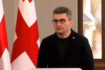 gia-abaSiZe-rusi-mdgmuri-Zmaze-gaformebuli-mZarcveli-qol-centri-politikuri-partniori-rublovna-liaka-xoStaria-da-giorgi-WiWe-vaSaZe-kidev-xelisuflebas-aSiSvlebs