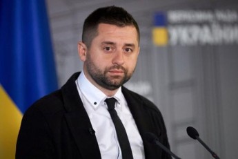 daviT-araxamia-nika-gvaramia-politikosi-ar-aris-Jurnalistia-Tu-mas-gaaTavisufleben-me-viqnebi-pirveli-vinc-wava-prezidentTan-da-TbilisSi-elCis-gaSvebas-sTxovs