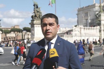 Salva-papuaSvili-dadasturda-rom-saxelmwifos-moqmedeba-mixeil-saakaSvilis-mimarT-iyo-koreqtuli-da-adamianis-uflebaTa-umaRlesi-standartebis-Sesabamisi