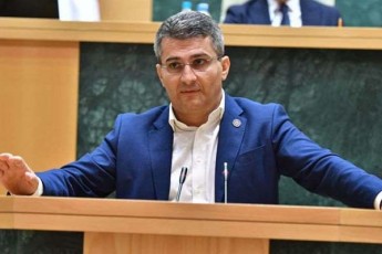 mamuka-mdinaraZe-giorgi-vaSaZes-araferSi-gaaCnia-wiTeli-zRvari-rasac-ar-ikadrebs