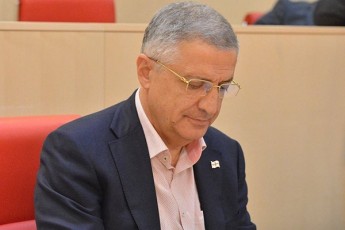 isko-daseni-giorgi-vaSaZe-romelic-umZimes-skandalSi-gaexva-tradiciul-moqmedebis-strategias-mimarTa-da-amjerad-talaxis-srola-Cemi-misamarTiT-gadawyvita