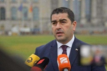 Salva-papuaSvili-iusticiis-sabWosTan-mimarTebaSi-Cixuri-mdgomareobaa-rac-usasrulod-ver-gagrZeldeba---umartivesi-kiTxvaa-dasmuli-vin-arian-is-kandidatebi-visac-opozicia-mxars-uWers