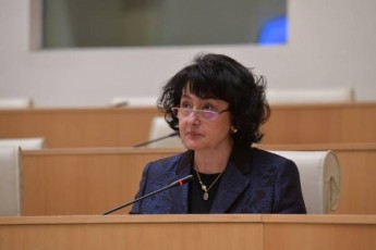 nato-CxeiZe-acxadebs-rom-nacionaluri-moZraobis-fraqciis-CaTSi-Cagdebuli-iyo-iusticiis-sabWos-wevrobis-xuTi-kandidati-romlisTvisac-mxari-unda-daeWiraT-Tumca-fraqciis-wevrebi-mxolod-oTxze-saubroben