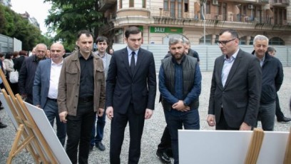 baTumSi-2021-wlis-8-oqtombers-momxdari-tragediis-Sedegad-dazaralebuli-ojaxebisTvis-axali-sacxovrebeli-saxlis-mSenebloba-daiwyo