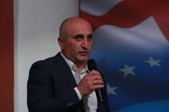 qarTuli-ocnebis-borjomis-partiul-konferenciaze-adgilobrivi-organizaciis-Tavmjdomared-borjomis-municipalitetis-meri-oTar-arboliSvili-da-biuros-wevrebi-airCies