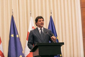kaxa-kalaZe-adamianebis-mimarT-romlebic-sicocxlis-janmrTelobis-fasad-icaven-Cveni-qveynis-moqalaqeebis-usafrTxoebas-mSvidobas-arvelaZis-msgavsi-leqsikiT-saubari-Seuracxmyofelia