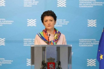 Tea-wulukiani-salome-zurabiSvilze-ar-SeiZleba-ar-mivesalmoT-rom-ritorika-aqvs-Secvlili-SegviZlia-vivaraudoT-rom-gaaanaliza-is-didi-negativi-romelic-mis-gamosvlas-mohyva-26-maiss-27-maissa-Tu-sxva-gamosvlebze