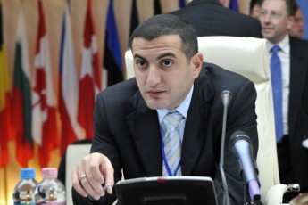 daviT-kezeraSvilis-formulam-aSS-Si-lobisturi-kompania-420-aTas-dolarad-daiqirava